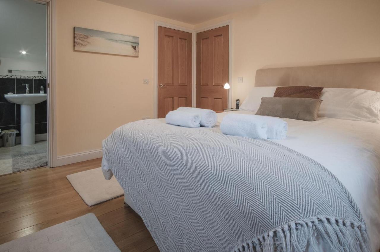 Llais Afon - 3 Bedroom Holiday Home - フィッシュガード エクステリア 写真