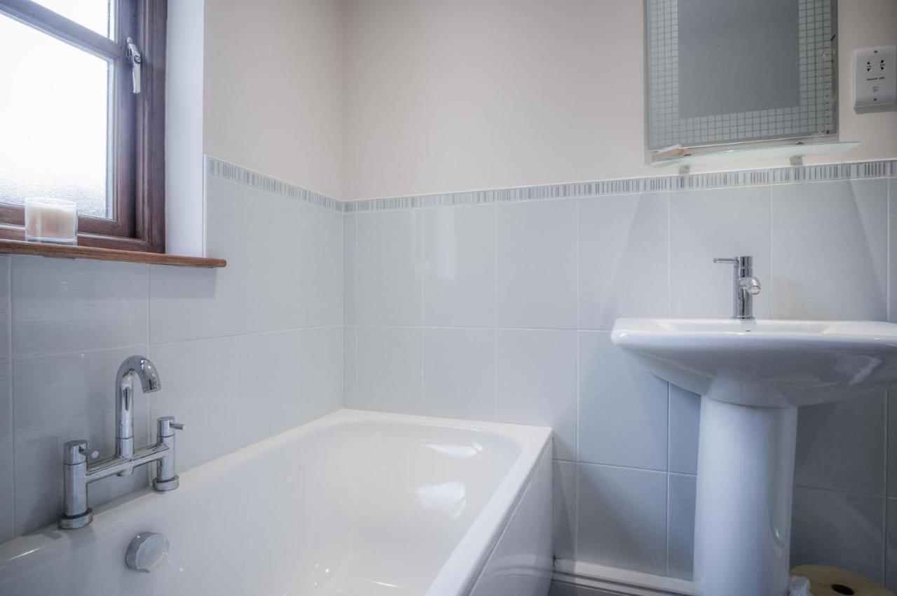 Llais Afon - 3 Bedroom Holiday Home - フィッシュガード エクステリア 写真